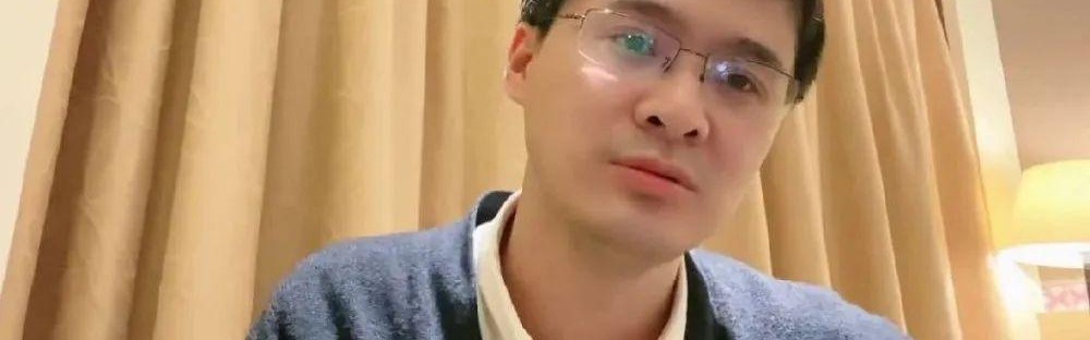 亚博体育官网-罗翔：如果一个人突然努力工作，业余时间开始学习，不再参加社交活动，那么，身边的人可能不仅不会帮他，还会拉他下来，原因就一个！