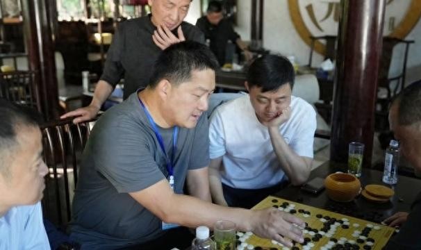亚博体育官网-同里杯决赛战成1比1，一场精彩对局引来了哪两位天元赛故友|围甲|刘世振|常昊|王星昊|上海_新浪体育_新浪新闻